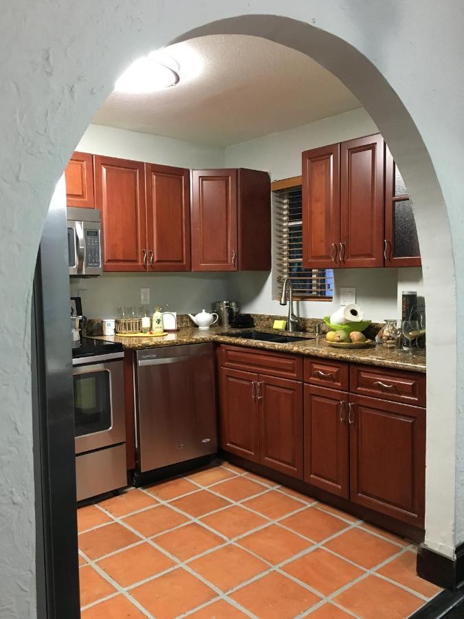Private Room In The Heart Of Little Havana マイアミ エクステリア 写真